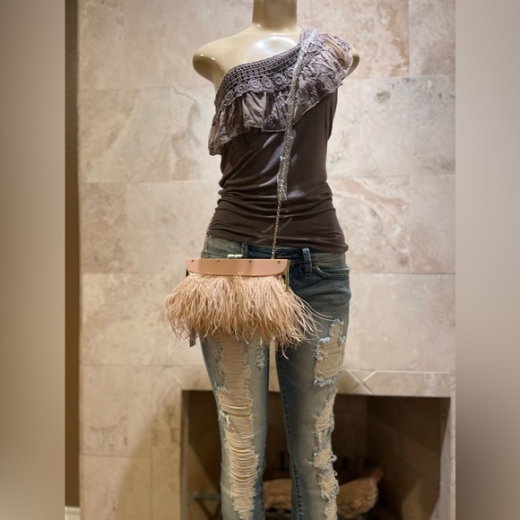 BCBG MAXAZARIA CATARINA FEATHERS CLUTCH NWT - Picture 3 of 4